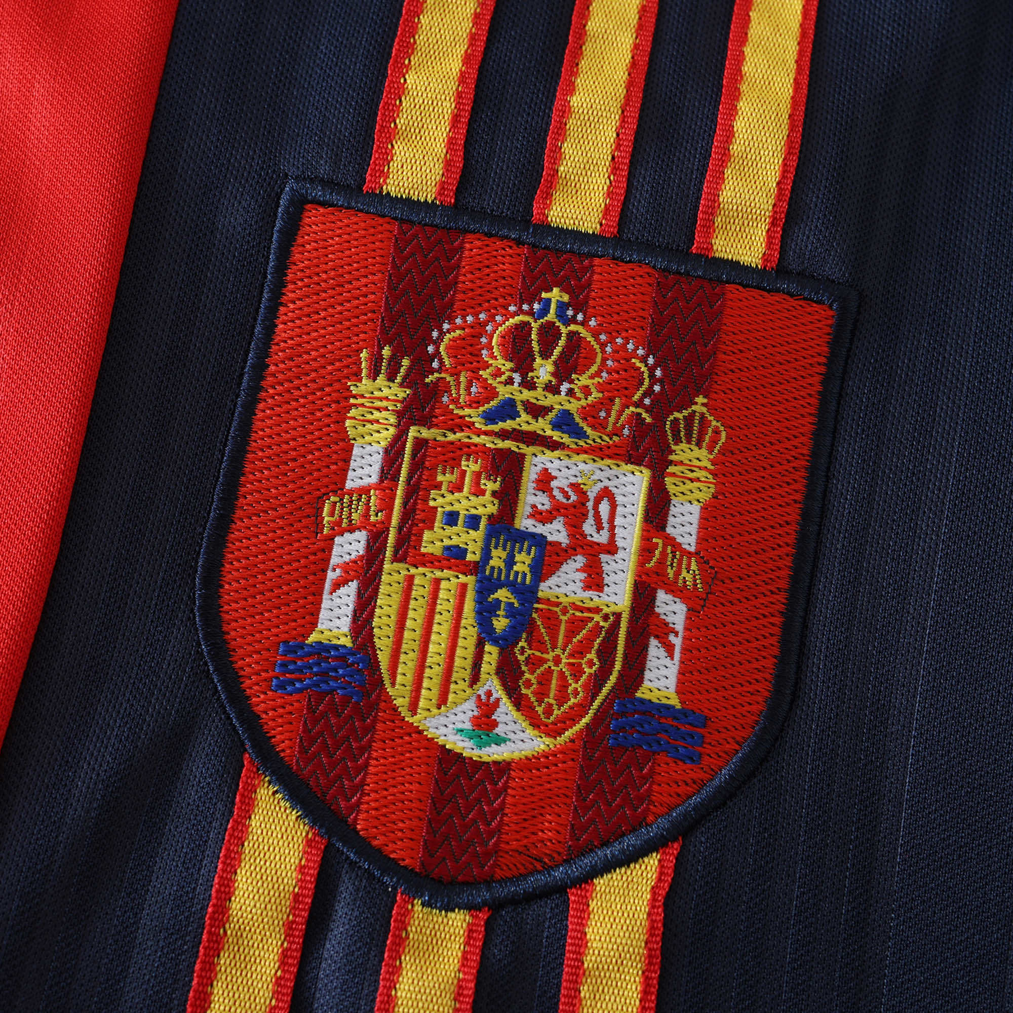 Spain 1996 Retro Home Shirt - View 4