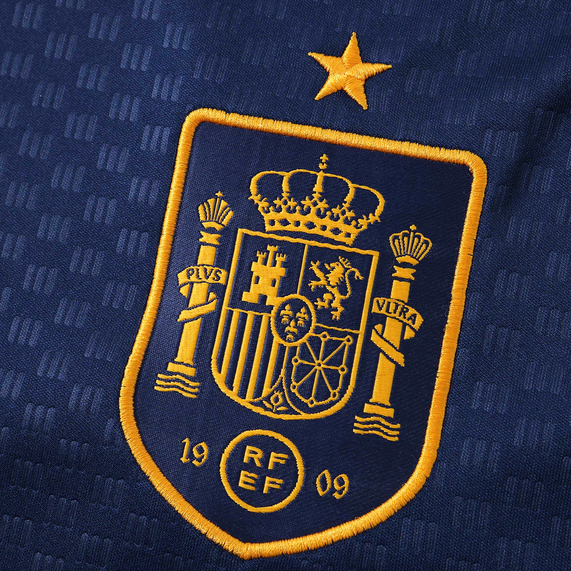 Spain Top 2 25/26 Training Shirt - View 4