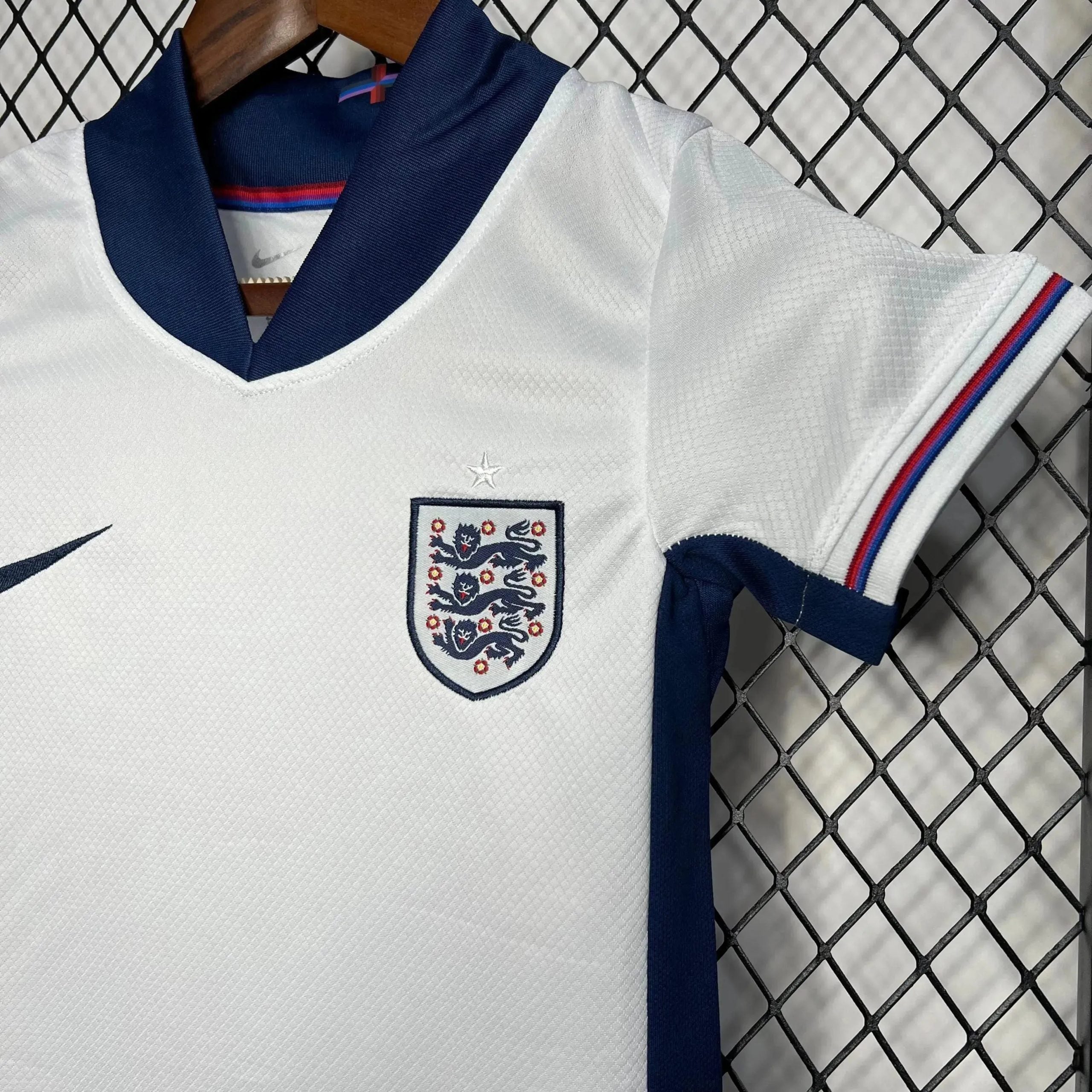 England 24/25 Home Kids Shirt - View 7