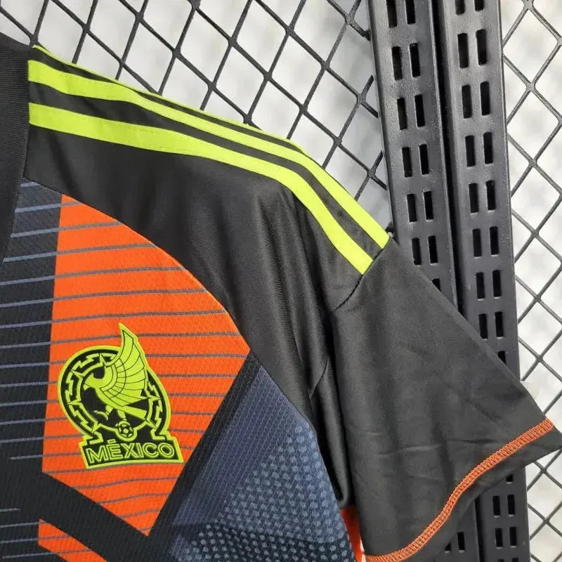 Mexico 24/25 Goalkeeper Shirt - View 7