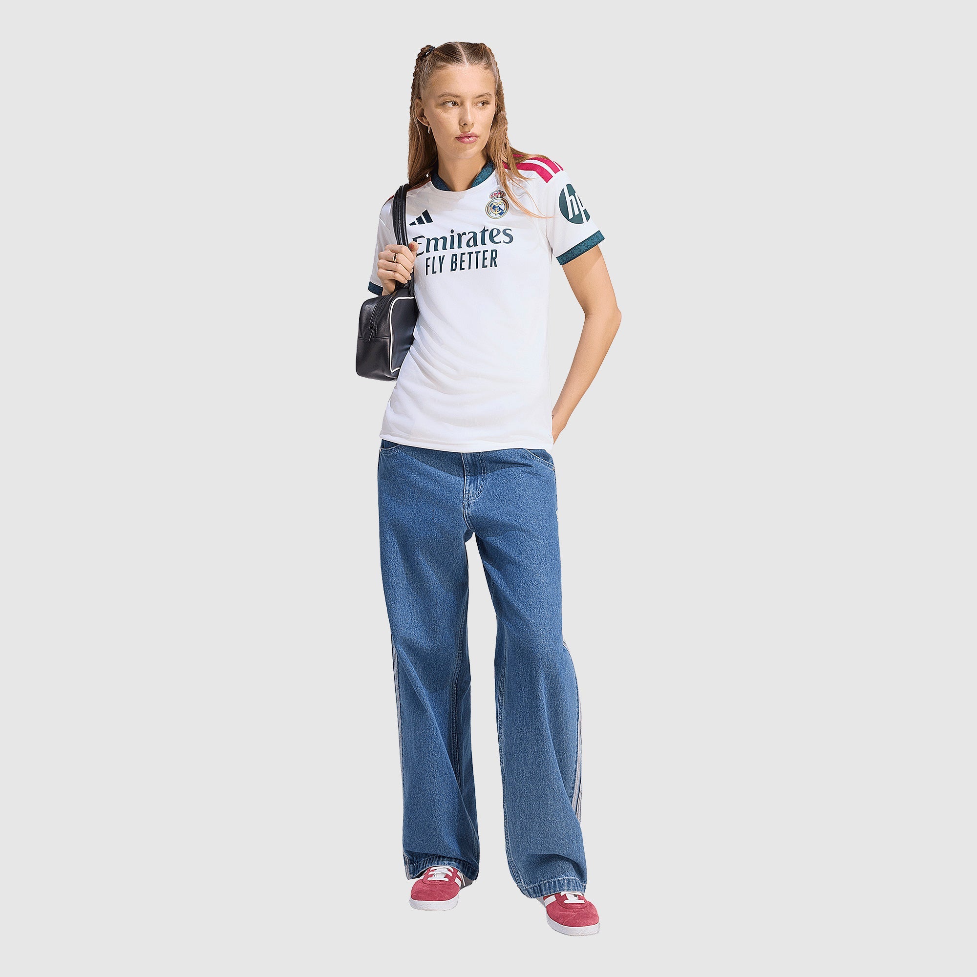 Home 26/27 Women's Shirt - Model
