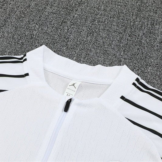 25/26 Tracksuit Kit - Detail