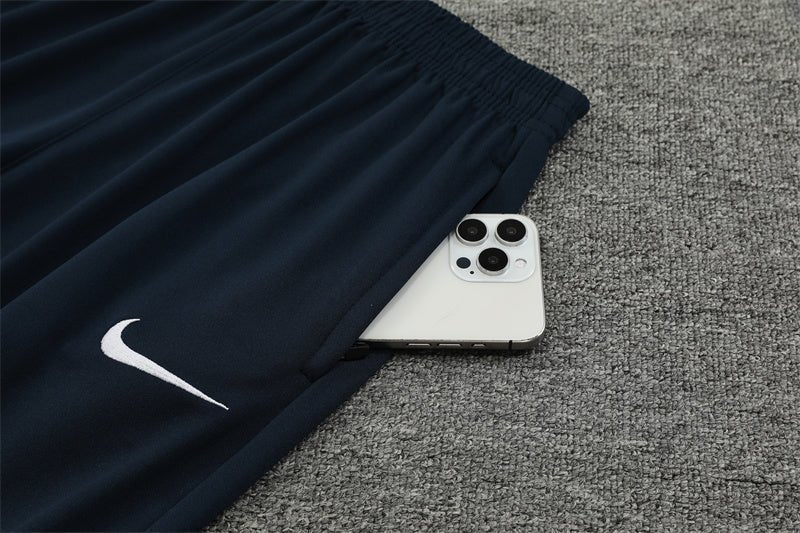 Special Edition Tracksuit Kit - Detail