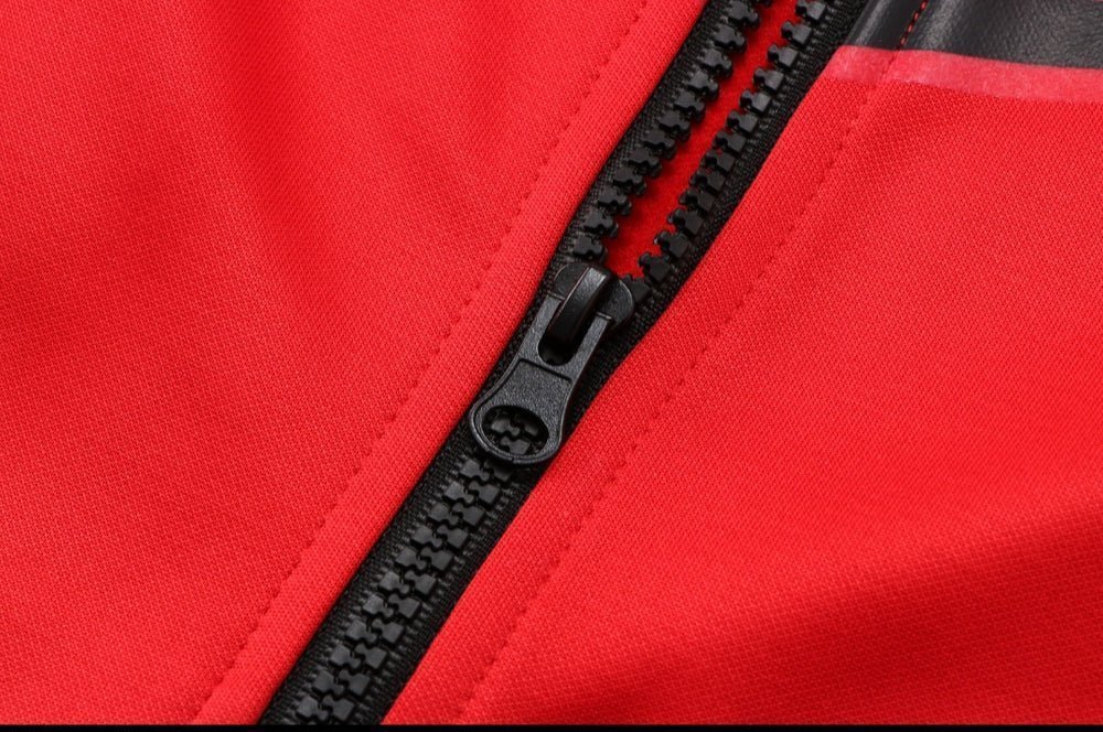 Tracksuit Kit - Detail