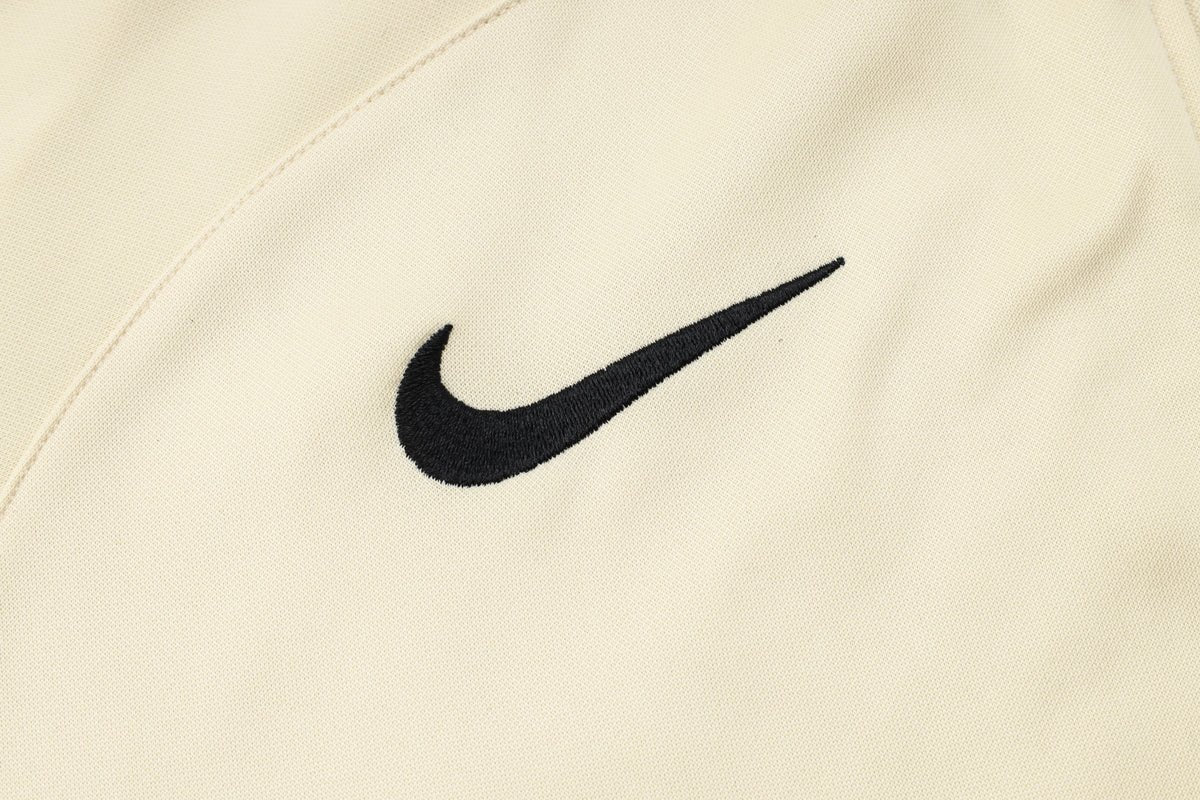 Tracksuit Kit - Detail