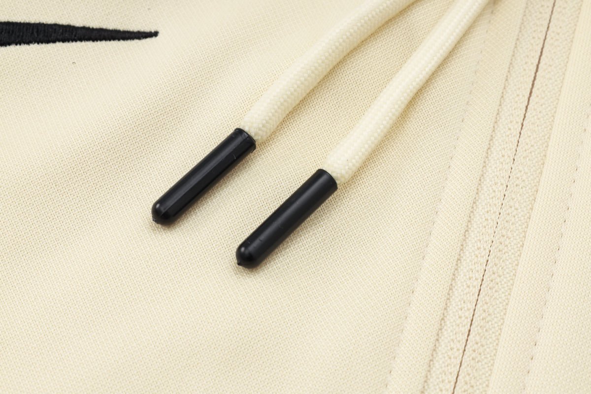 Tracksuit Kit - Detail