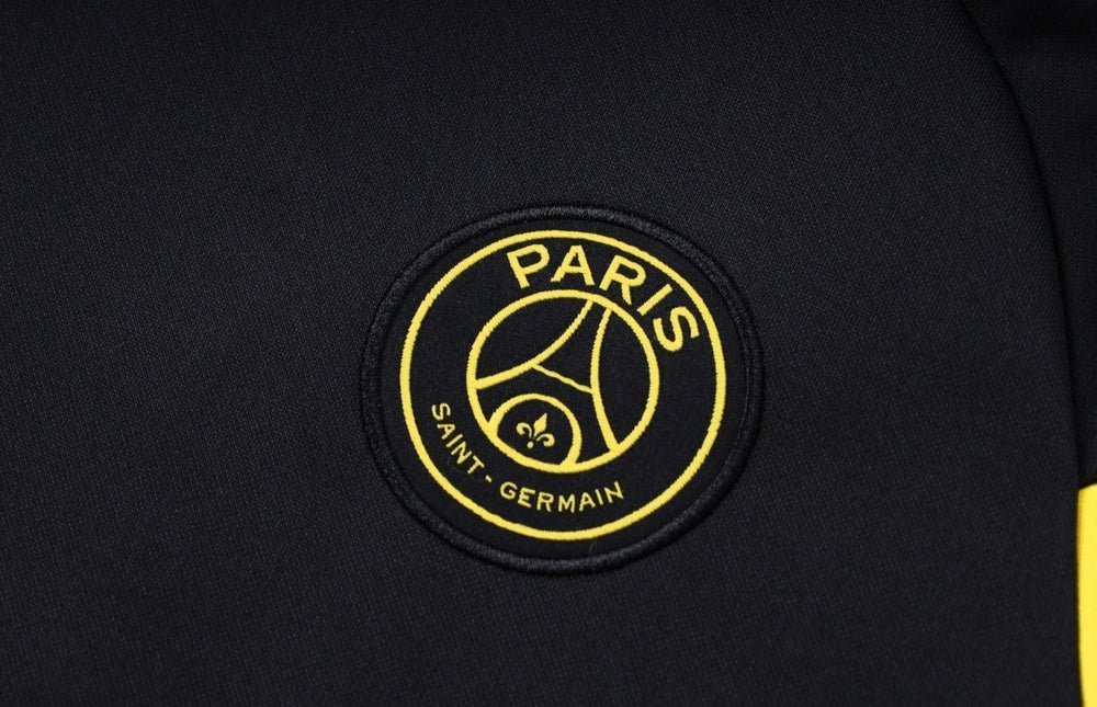 Tracksuit Kit - Detail