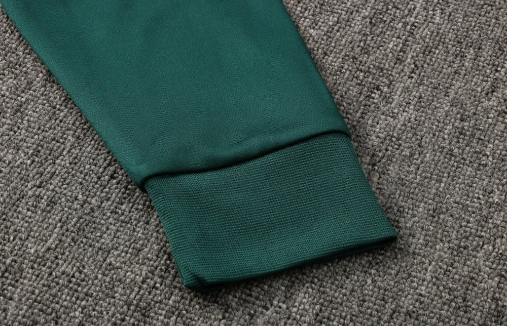 Tracksuit Kit - Detail