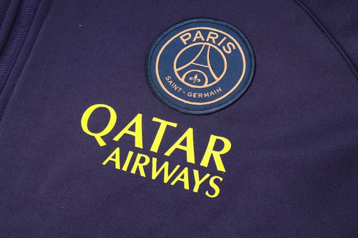 Tracksuit Kit - Detail
