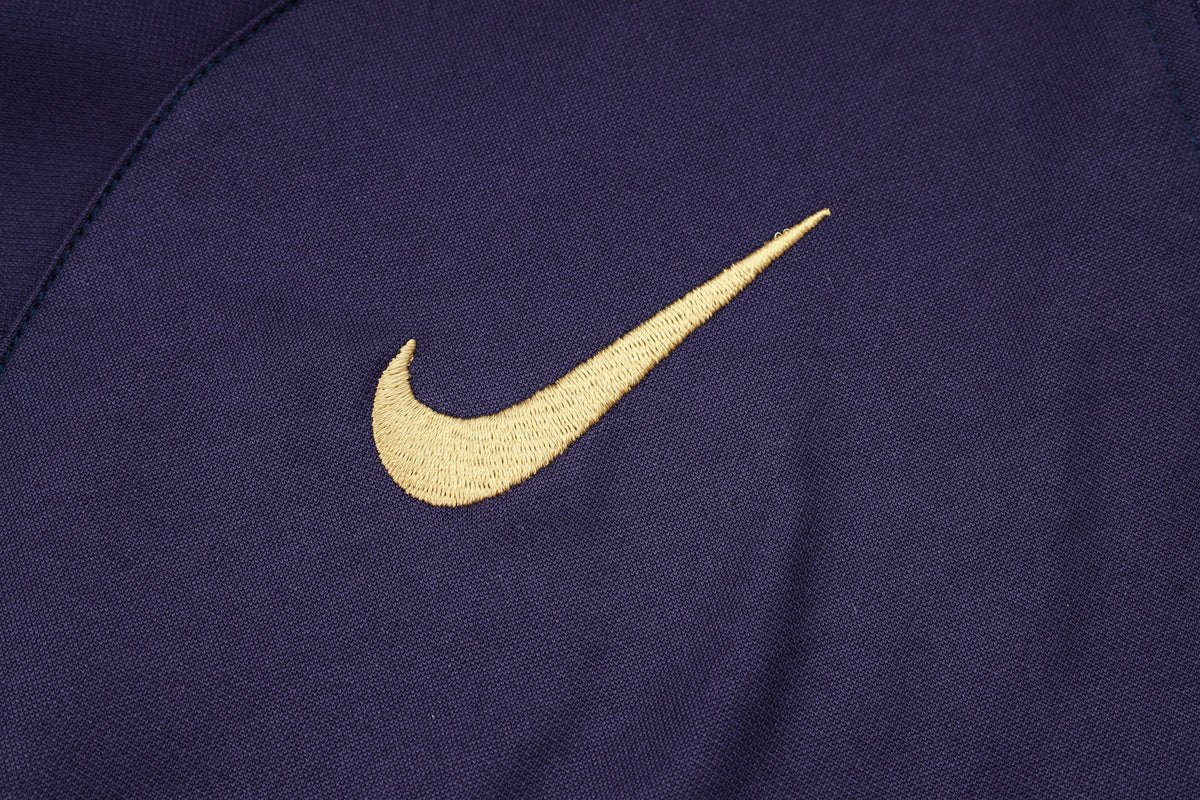 Tracksuit Kit - Detail