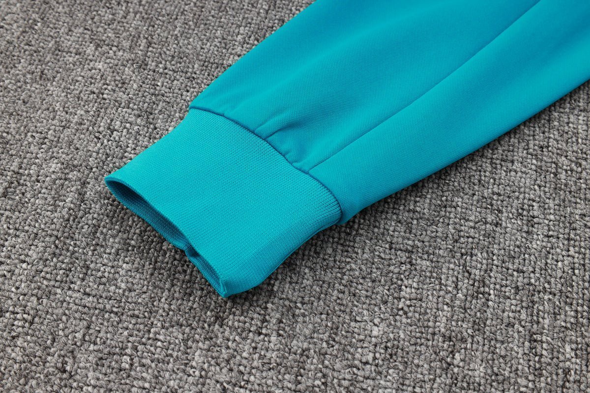 Tracksuit Kit - Detail