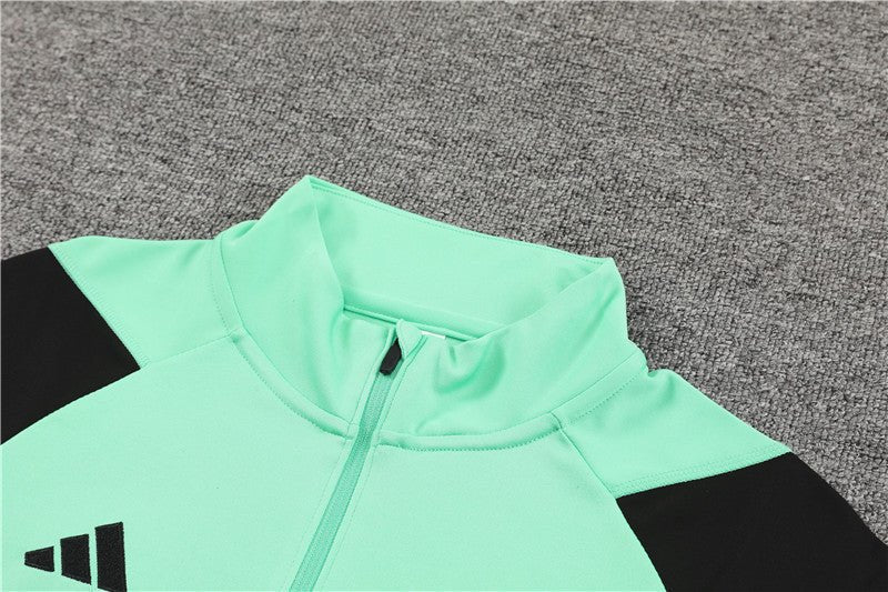 Special Edition Tracksuit Kit - Detail