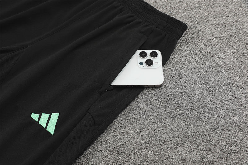 Special Edition Tracksuit Kit - Detail