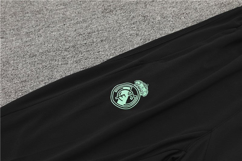 Special Edition Tracksuit Kit - Detail