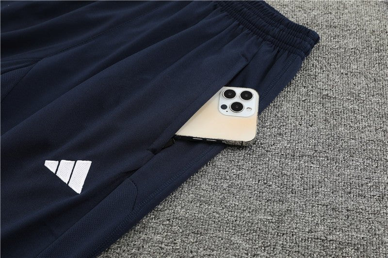 Special Edition Tracksuit Kit - Detail