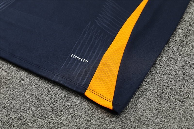 Special Edition Tracksuit Kit - Detail