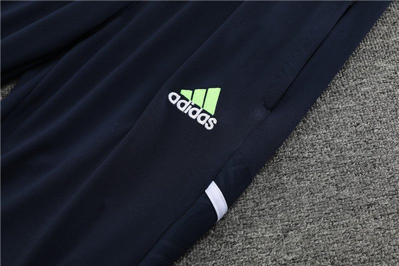 Special Edition Tracksuit Kit - Detail