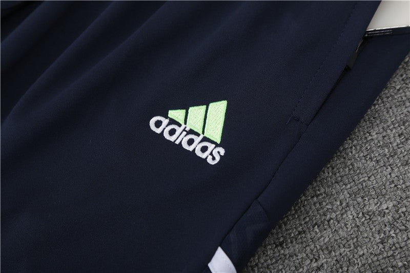 Special Edition Tracksuit Kit - Detail