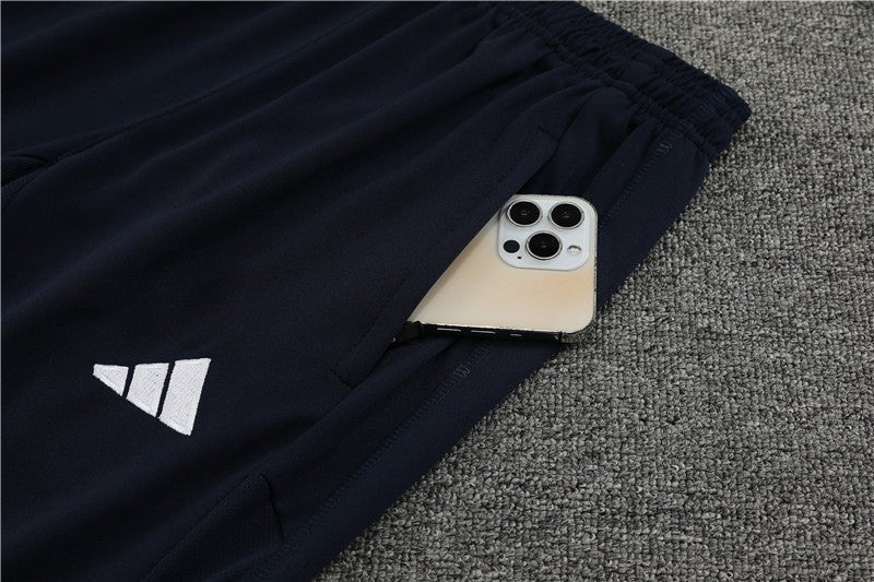 Special Edition Tracksuit Kit - Detail