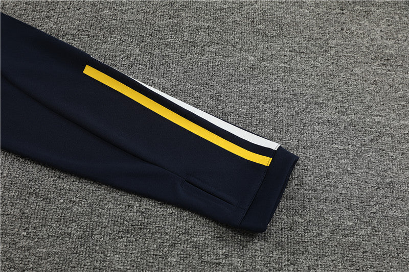Special Edition Tracksuit Kit - Detail