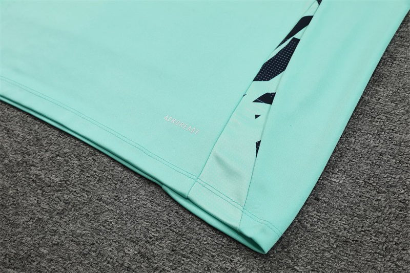 Special Edition Tracksuit Kit - Detail