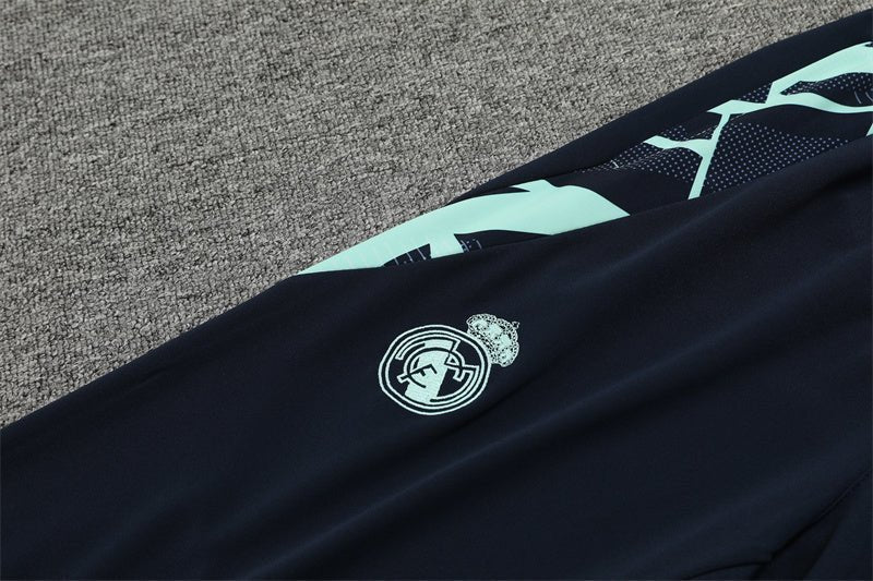 Special Edition Tracksuit Kit - Detail