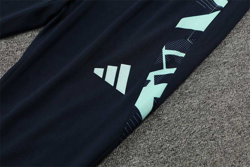Special Edition Tracksuit Kit - Detail