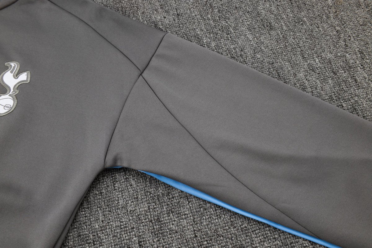Tracksuit Kit - Detail