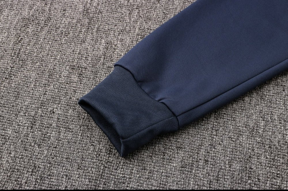 Tracksuit Kit - Detail