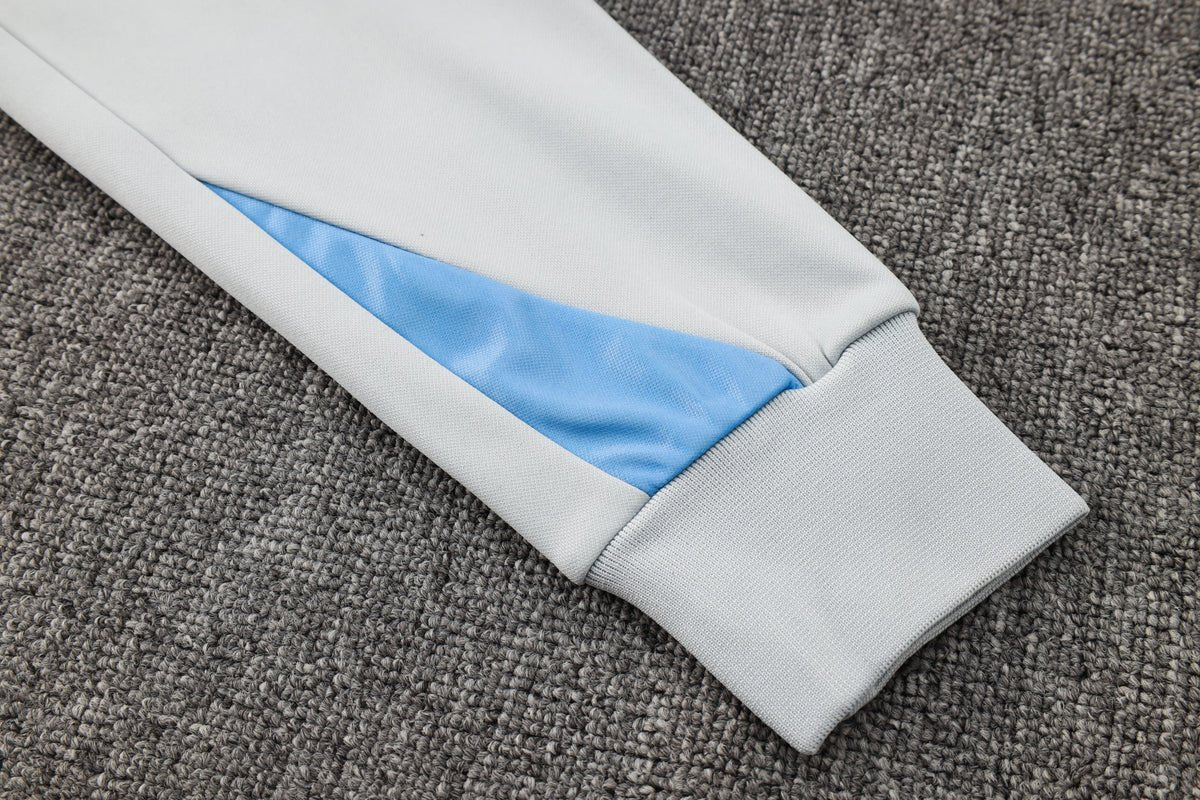 Tracksuit Kit - Detail