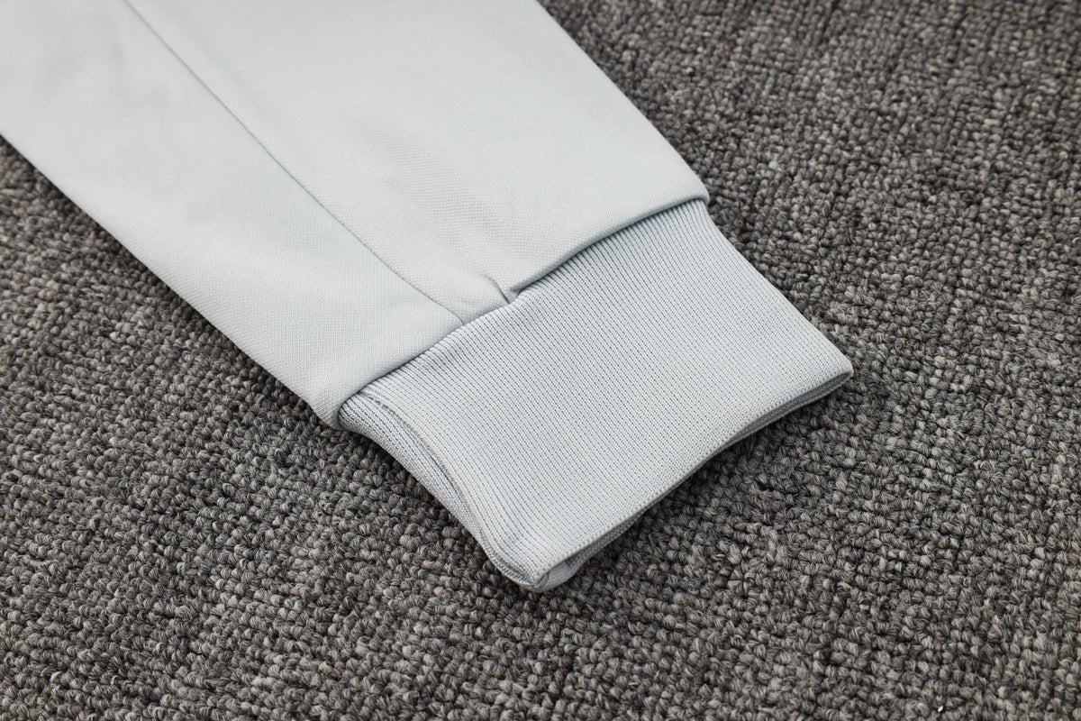 Tracksuit Kit - Detail