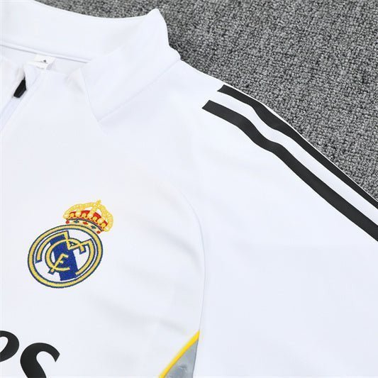 Home 25/26 Tracksuit Kit - Detail