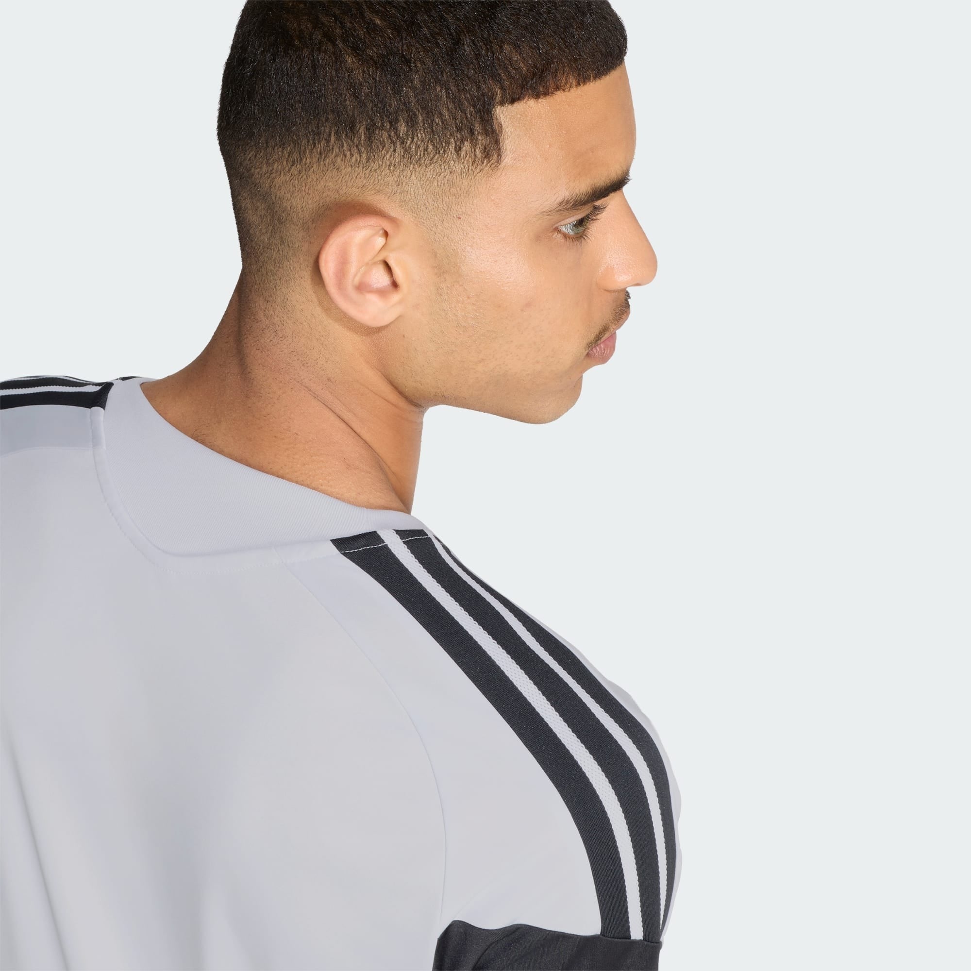 Training 2 26/27 Men’s Shirt - Modeled