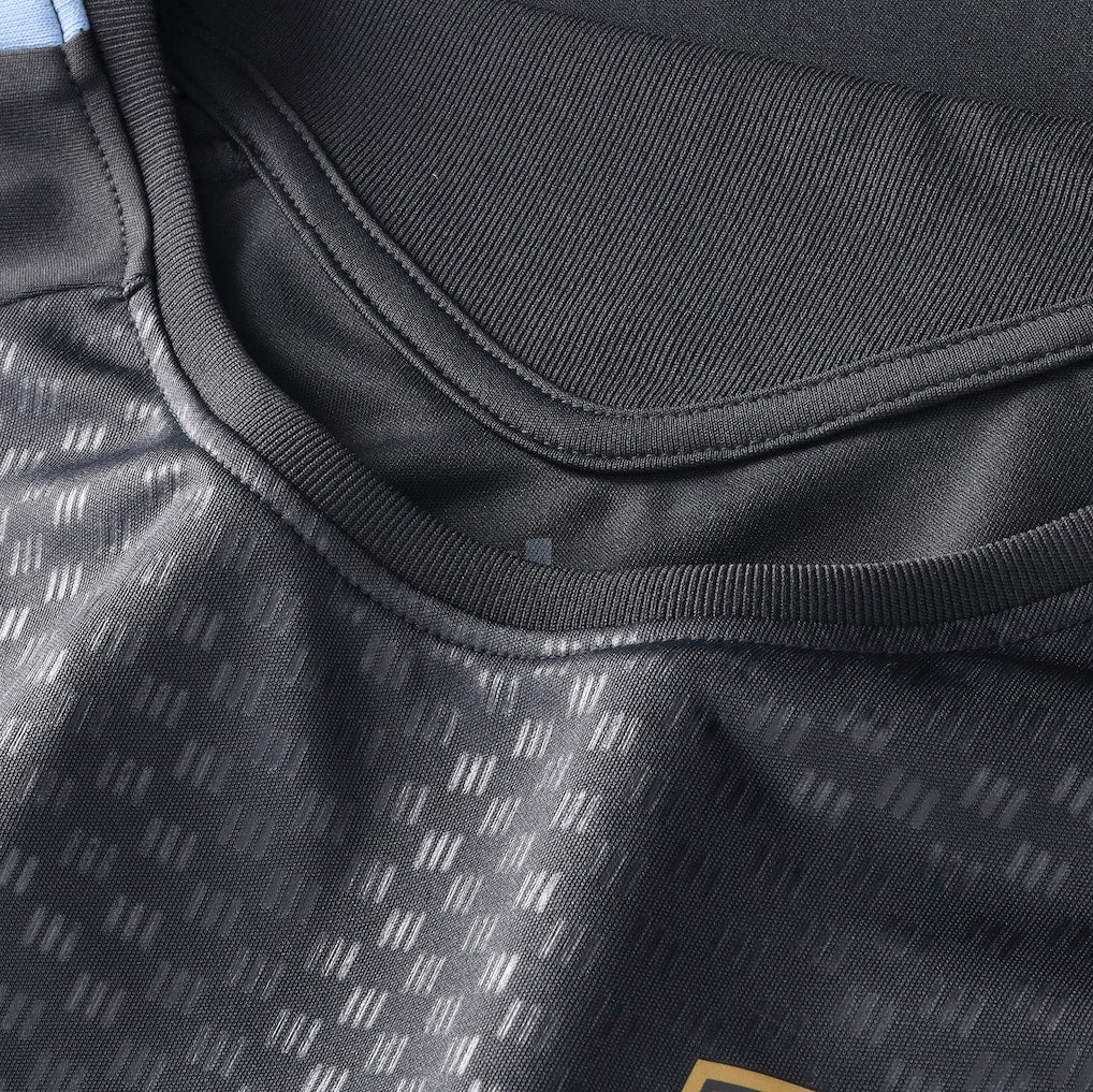 Training 26/27 Men's Shirt - Collar Detail